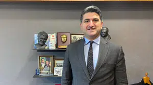 Onursal Adıgüzel kimdir (hayatı): Kaç doğumlu, aslen nereli, eşi kim, çocuğu var mı, hangi partili?