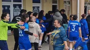 Gol değil, yumruklar konuştu: Bolu'daki yerel derbi 5 kırmızı kartla bitti!