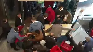 Kılıçdaroğlu ve Özel anlaşamadı: Polis CHP Genel Merkezi'ne girdi