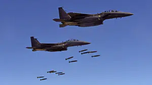 Müzakere masasında ağır bombardıman: ABD ve İsrail uçakları İran gemilerine saldırdı