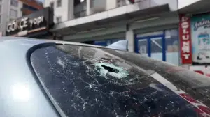 Ağrı'da dehşet anları: Öfkeli kayınbirader adliye önünde kurşun yağdırdı!