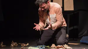 Alper Şükrü Masat 'Tutunamayanlar' uyarlaması ile 56. kez sahnede