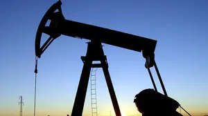 Orta Doğu'da artan gerilim petrol fiyatlarını yukarı taşıdı: Brent petrol 105 dolar sınırında!