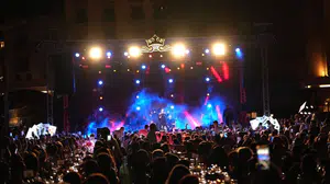 Yavru Vatan’da Sibel Can imzası! Yaz sezonunun açılışında muhteşem performans