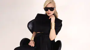 Zeynep Mansur yeni yaz şarkısı Loş ile herkesi dansa davet ediyor