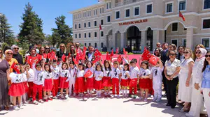 Bilecik'te muhteşem proje: 1071 minik el tek bir bayrak için birleşti