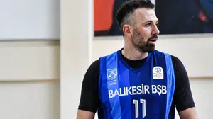 Balıkesir BŞB’de alacak kavgası kriz çıkardı: İcraya veren eski kaptanın kızı takımdan çıkarıldı
