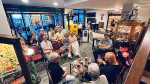 İzmir'de kuşakları buluşturan söyleşi: Grup Tual müzikseverlerle buluştu