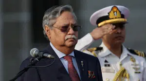 Hasina’nın sürgün çıkışı iktidarı salladı: Bangladeş cumhurbaşkanı havlu atıyor