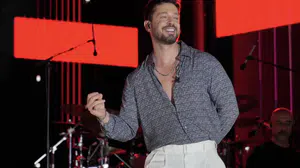Van Kültür Yolu Festivali'nde Murat Boz'dan Vanspor atkısıyla anlamlı jest