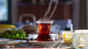 Çayın zararları var mı, vücudu nasıl etkiliyor? Demir eksikliği yapar mı, kalbe iyi geliyor mu, şekersiz çay daha mı sağlıklı?