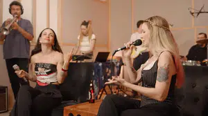 Gökçe ve Melis Karaduman "Ne Yapardım" şarkısında düet yaptı