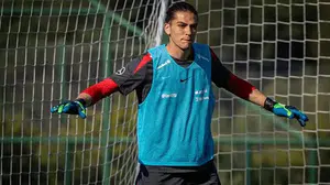 Beşiktaş’ın yeni kalecisi Doğan Alemdar, sağlık kontrolleri için İstanbul’a indi