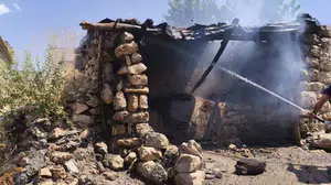 Siirt Kurtalan'da tandırdan çıkan yangın herkesi korkuttu