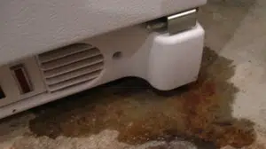 Buzdolabı neden su akıtır, alttan su akıtması nasıl önlenir, No Frost neden su akıtır, sorun nasıl çözülür?