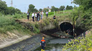 Samsun'da düğün dönüşü kabus: Otomobil sulama kanalına uçtu