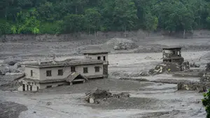Nepal'de buzul faciası: Can kaybı 1367'ye yükseldi, binlerce kişi kayıp