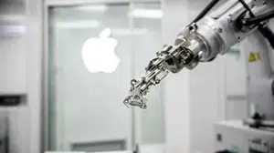 Apple kusursuzluk peşinde: iPhone Ultra’da üretim frenine  basıldı!
