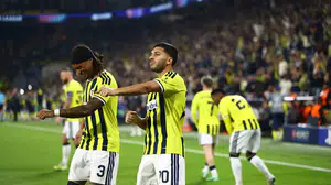 Fenerbahçe, Slavia Prag karşısında 2-1 önde devam ediyor