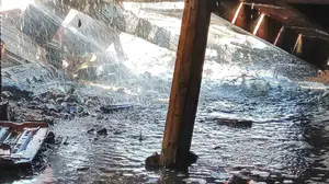 Çivril’de eski belediye binasında çıkan yangın kontrol altına alındı