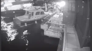 Derin Mermerci’nin yalısına yolcu vapuru çarptı, o anlar kamerada
