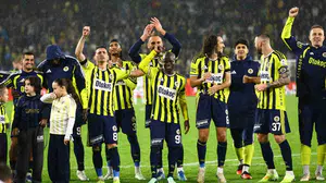 Fenerbahçe, Corendon Alanyaspor’u 3-0 mağlup ederek 3. galibiyetini aldı