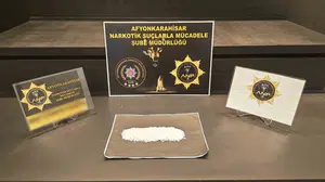 Afyonkarahisar'da otomobille uyuşturucu sevkiyatına polis engeli: 3 tutuklama