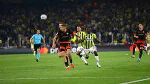 Fenerbahçe, Slavia Prag karşısında ilk yarıda 2-1 önde