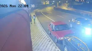 Gümüşhane'de otomobil kaldırımda yürüyen öğrenciye çarptı