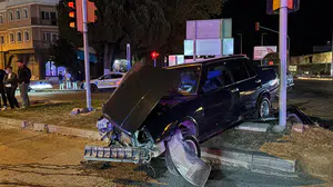 Manisa Kula'da kavşakta otomobiller çarpıştı: 1 yaralı