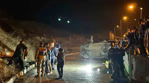 Oltu'da 50 metrelik şarampole yuvarlanan otomobil can aldı: 1 ölü, 3 yaralı