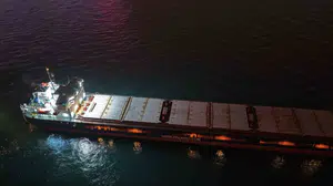 İstanbul Boğazı'nda arızalanan kargo gemisi yeniden seyrine başladı