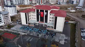 Sivas'ta 850 ortaokul öğrencisinden 29 Ekim'e özel koro ve koreografi gösterisi