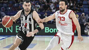 Sinan Erdem'de nefes kesen düello: Beşiktaş kritik derbide parkeden yıkıldı