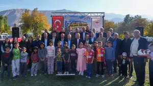 Hakkari'de arıcıların kovanları elektrikli çitlerle güvenceye alındı