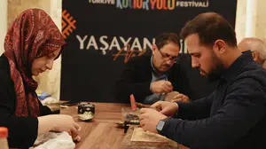 Mardin Kültür Yolu Festivali'nde sedef kakma sanatı tanıtıldı