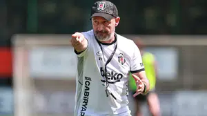Avrupa'da yenilmeyen Beşiktaş'ta Vincenzo Italiano'nun kararı tartışılıyor!