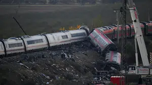 İspanya'da aynı hatta ikinci tren faciası: 3 günlük ulusal yas ilan edildi