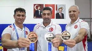 Yıllar sonra mindere dönen iki Türk güreşçi dünyayı salladı: Madalyayla döndüler
