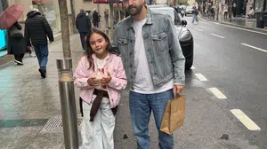 Caner Erkin kızı Mihran Ela ile Nişantaşı’nda görüntülendi
