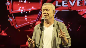 Levent Yüksel Kıbrıs'ta sahne aldı: Yeni sezonun ilk konserinde coşku yaşandı