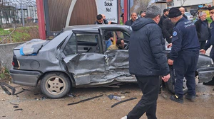 İnegöl’de facianın eşiğinden dönüldü: Araç savruldu, can pazarı yaşandı!