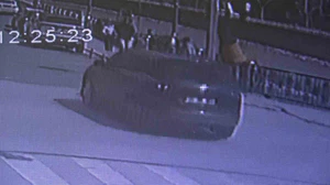 Amasya’da otomobilin çarptığı motosikletli havada takla attı