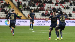 Fenerbahçe, 3. kez 2-0 geriye düştüğü maçta puan aldı