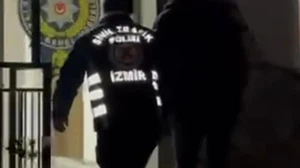 İzmir’de drift yaparken dükkana çarpan sürücü yakalandı