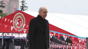 Meclis'te 23 Nisan coşkusu: Kurtulmuş Atatürk Anıtı'na çelenk sundu