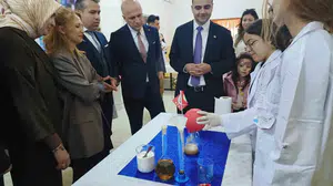 Laboratuvarda 23 Nisan coşkusu: Minik bilim insanları Osmaneli’nde sahne aldı