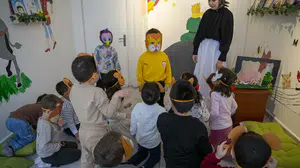 Sıradan bir sınıfı masal dünyasına çevirdiler: Çocukların yeni oyun alanı hayal güçlerini sınırlara taşıyor