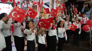 Tuzla'da 23 Nisan rüzgarı: Minikler belediyeyi bayram yerine çevirdi