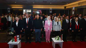 Gaziantep’te 23 Nisan coşkusu hüzne büründü: Minik fidanlar ve eğitim şehitleri unutulmadı